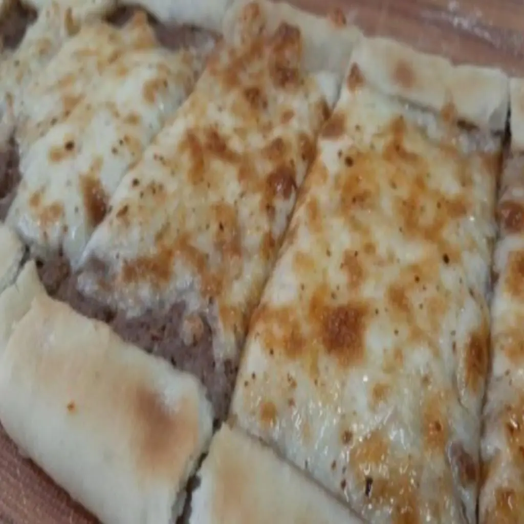فطيرة لحم مشكل بالجبن